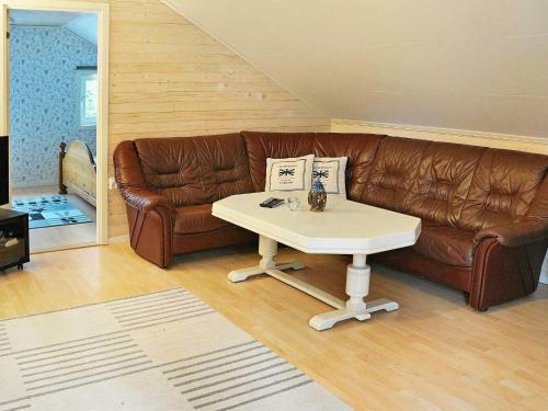 Two-bedroom Holiday Home In Fj�llbacka 3