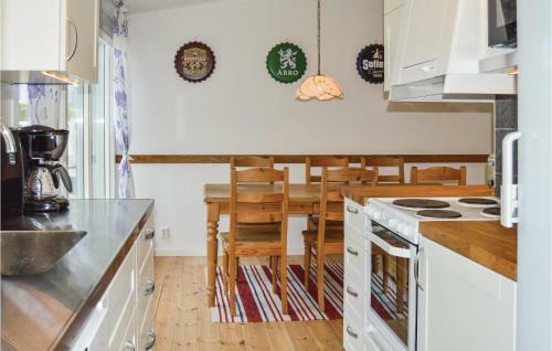 Three-bedroom Holiday Home In Farentunna