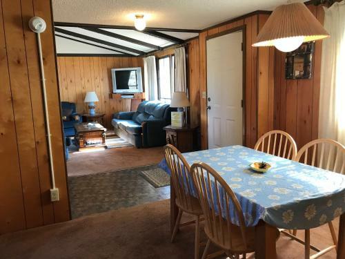 Motel White Eagle Inn & Family Lodge