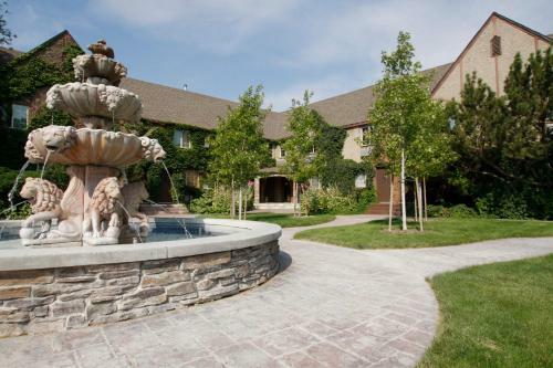Hotel Black Swan Inn Luxurious Theme Rooms