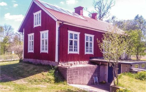 Three-bedroom Holiday Home In Smalandsstenar