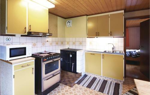 Two-bedroom Holiday Home In Sjotofta