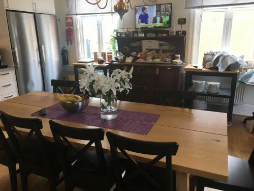 Bed & Breakfast J�rnv�gshotellet I Skara