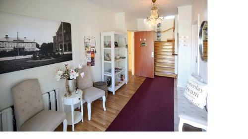 Bed & Breakfast J�rnv�gshotellet I Skara