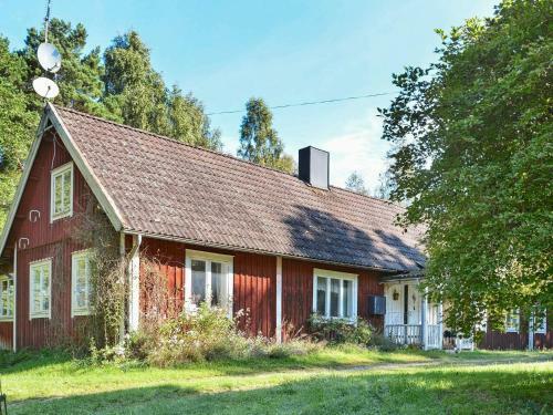 Four-bedroom Holiday Home In L�nsboda