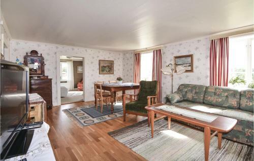 Two-bedroom Holiday Home With Lake View In Dals Ed