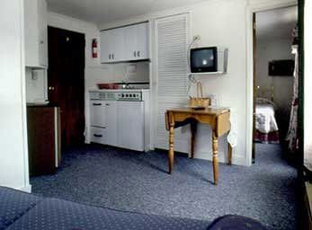 Motel Shorelands Guest Resort & Condominiums