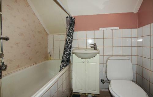 Three-bedroom Holiday Home In Hallekis