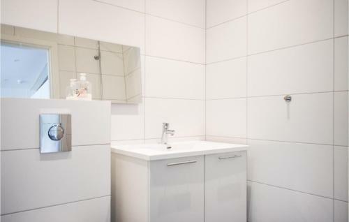Four-bedroom Holiday Home In Tingsryd