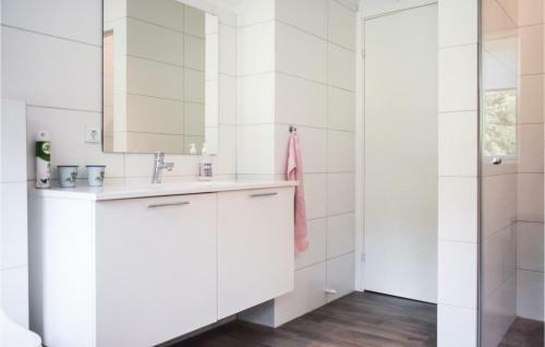 Four-bedroom Holiday Home In Tingsryd