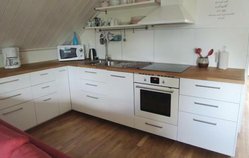 Eight-bedroom Holiday Home Tingsryd 08