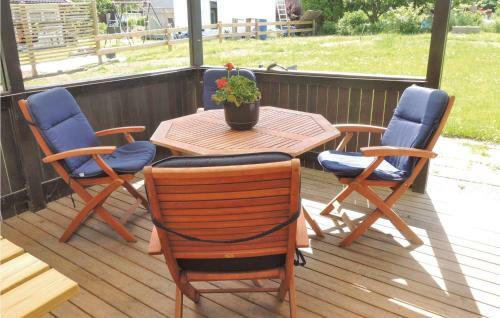 Eight-bedroom Holiday Home Tingsryd 08