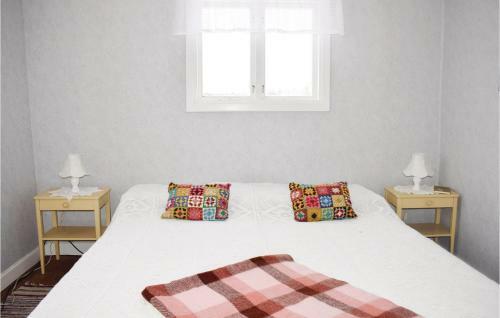 Two-bedroom Holiday Home In Urshult