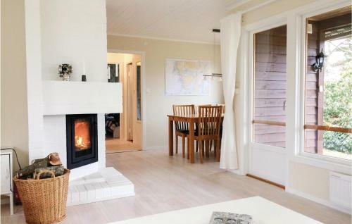 Three-bedroom Holiday Home In Ljungskile