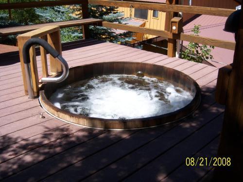 Motel Box Canyon Lodge And Hot Springs