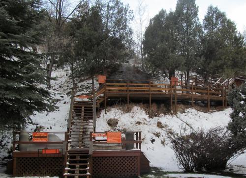 Motel Box Canyon Lodge And Hot Springs
