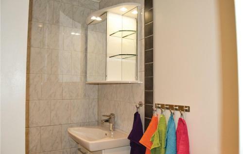 Three-bedroom Holiday Home In Farentunna