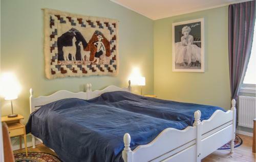 Three-bedroom Holiday Home In Farentunna