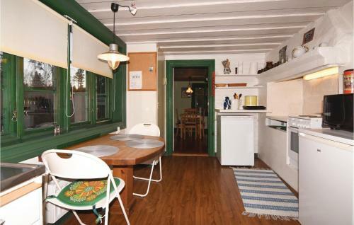 Two-bedroom Holiday Home In Algaras