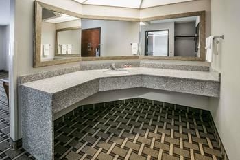 Hotel Baymont Inn And Suites Lawton