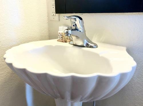 Motel Dunes Inn & Suites - Tybee Island