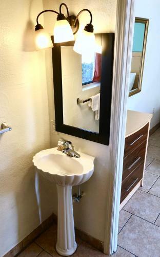 Motel Dunes Inn & Suites - Tybee Island