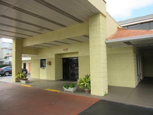 Motel Dunes Inn & Suites - Tybee Island