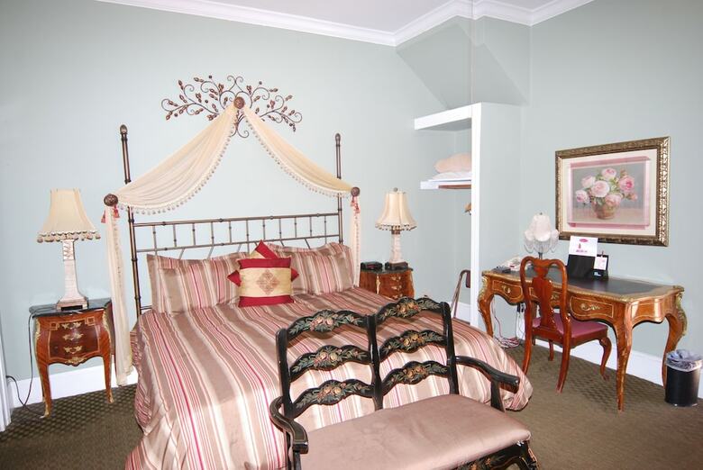 Hotel Rose Garden Inn
