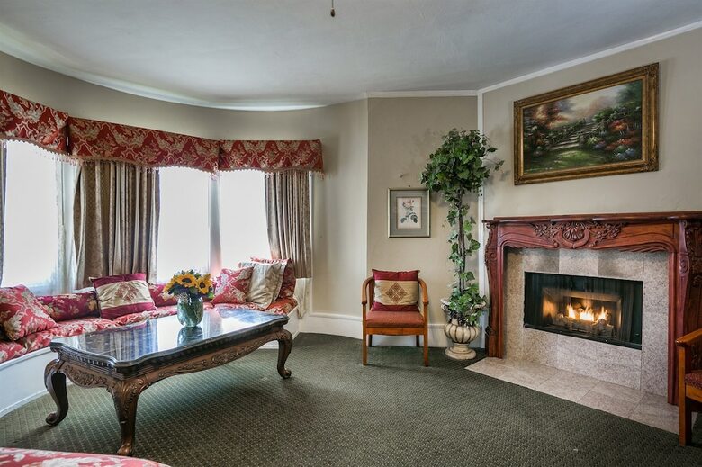Hotel Rose Garden Inn