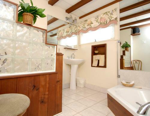 Bed & Breakfast Wren's Nest Village Inn