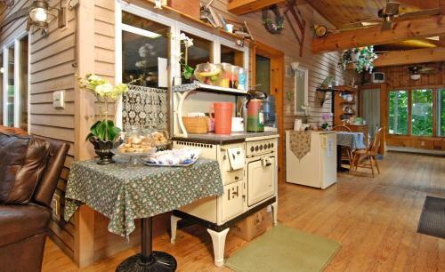 Bed & Breakfast Wren's Nest Village Inn