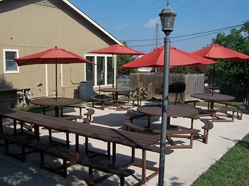 Hill Country Cottage & Rv Resort