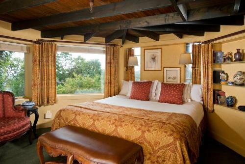 Posada Land's End Inn