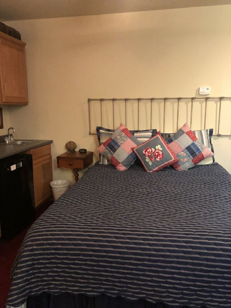 Bed & Breakfast All Seasons Inn