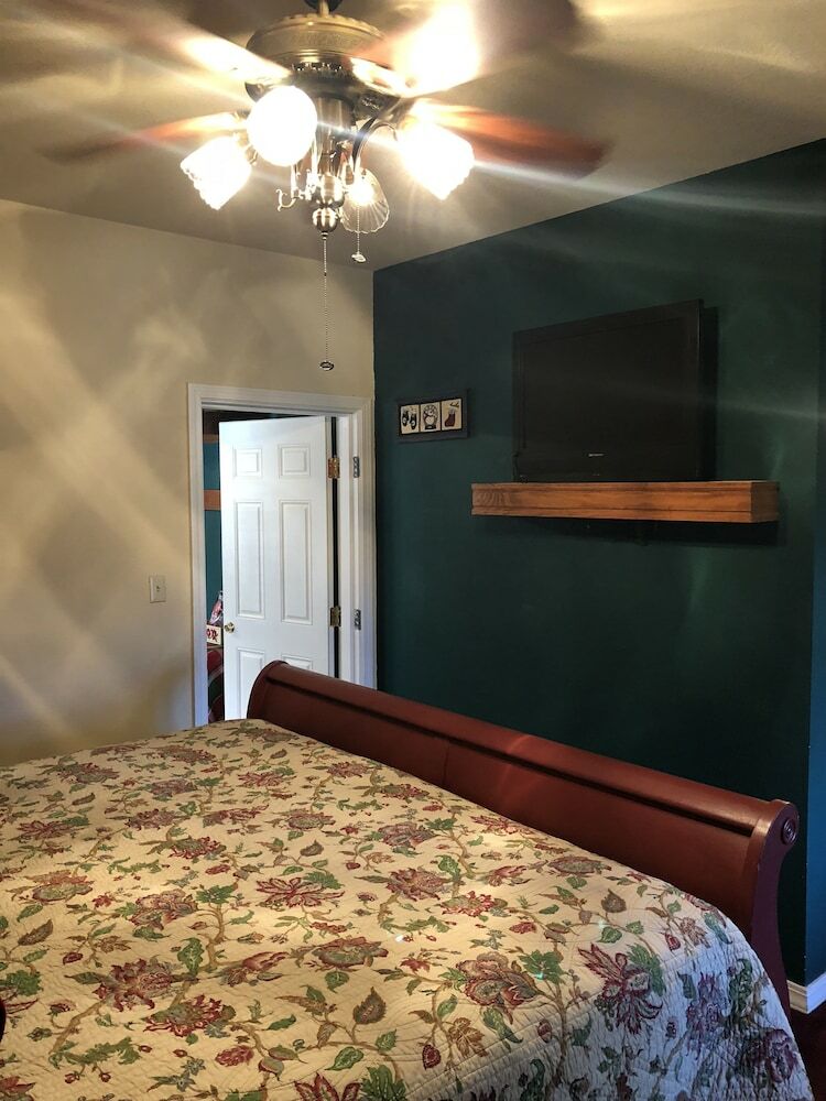 Bed & Breakfast All Seasons Inn