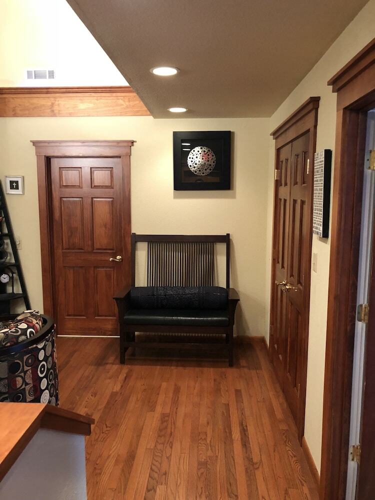 Bed & Breakfast All Seasons Inn