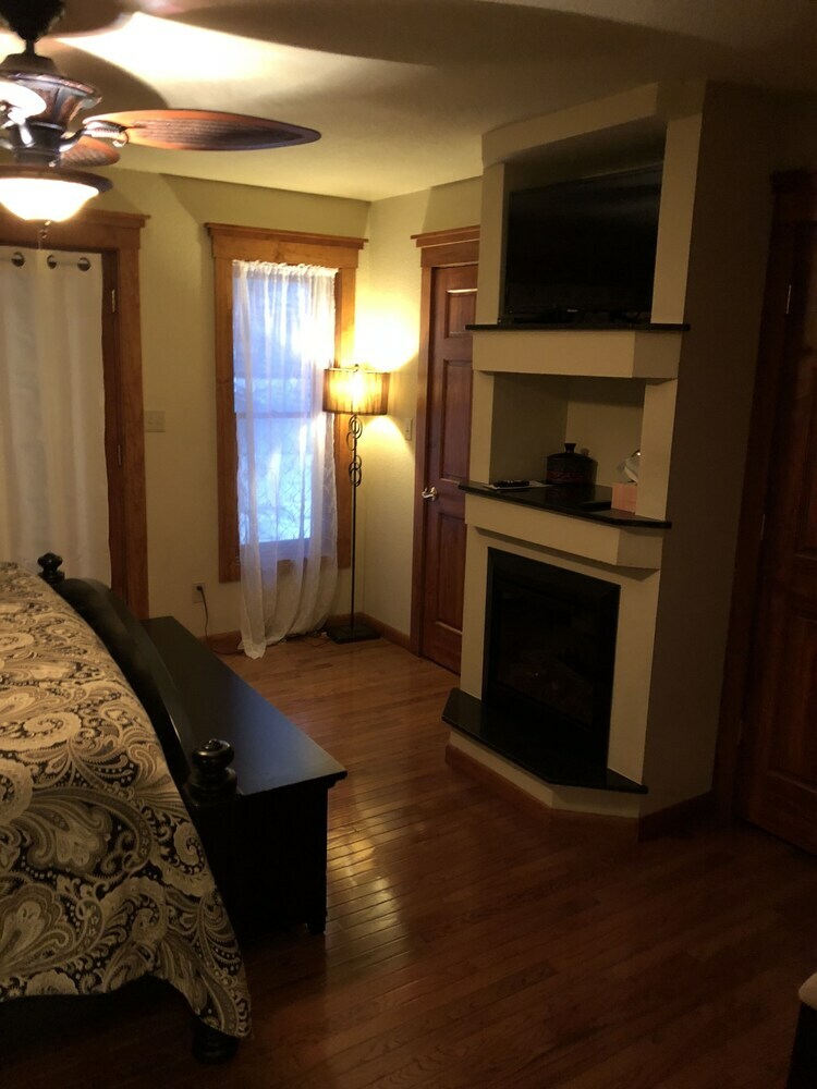 Bed & Breakfast All Seasons Inn