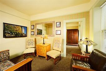 1905 Basin Park Hotel
