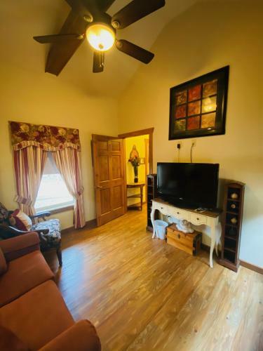Bed & Breakfast All Seasons Treehouse Village