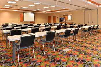 Hotel Comfort Suites At Virginia Center Commons