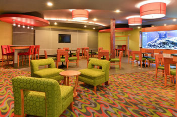 Hotel Comfort Suites At Virginia Center Commons