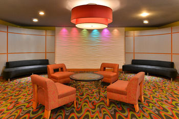 Hotel Comfort Suites At Virginia Center Commons