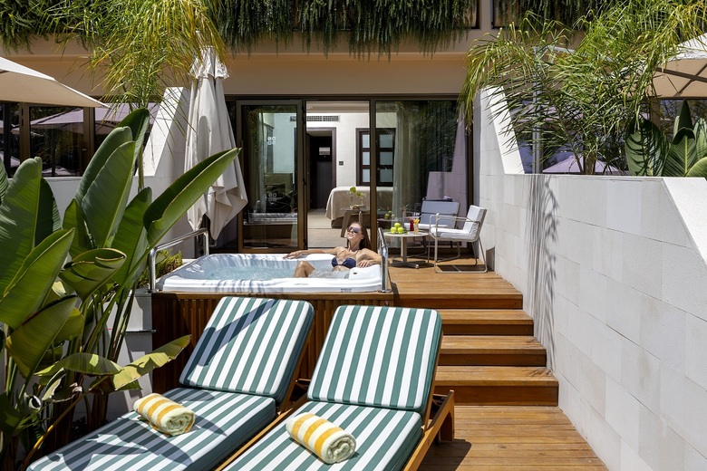 Four Seasons Hotel