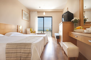 Hotel Louis Phaethon Beach
