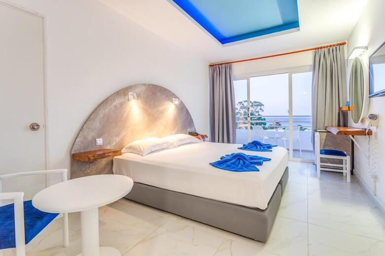 Hotel Adelais Bay