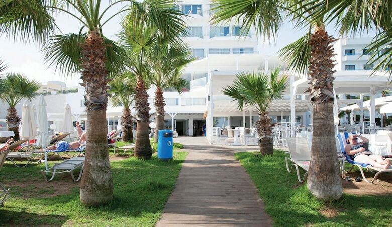 Hotel Silver Sands(.)