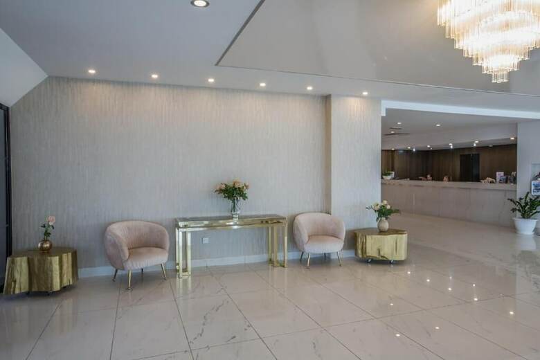 Hotel Silver Sands(.)