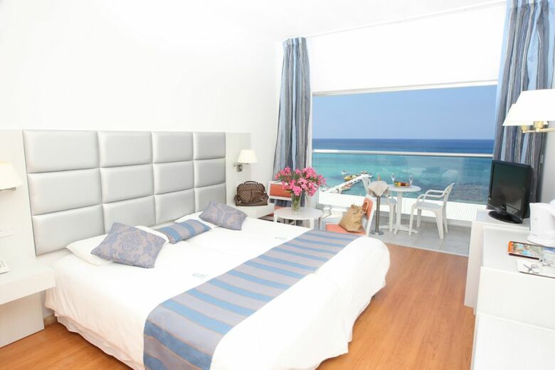 Hotel Silver Sands(.)