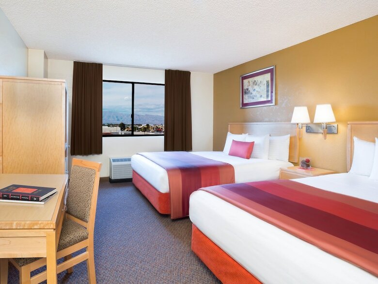 Hotel Arizona Charlie's Decatur