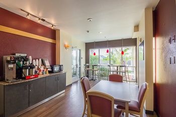 Hotel Red Roof Inn And Suites